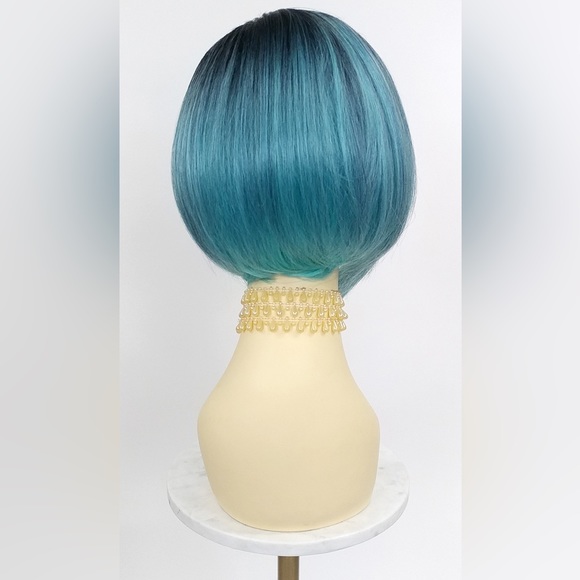 Blue lace front heat safe bob wig - Picture 5 of 12